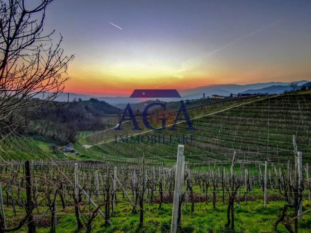 Locale Commerciale in vendita a Valdobbiadene, Veneto