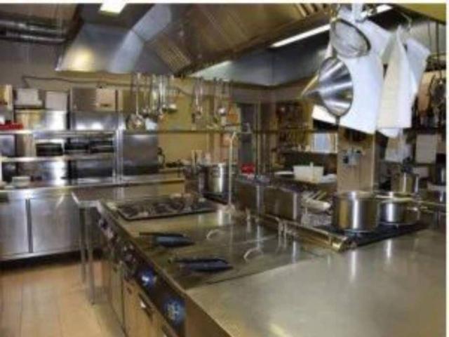 Locale Commerciale in vendita a Unione di comuni Montana Lunigiana, Fosdinovo