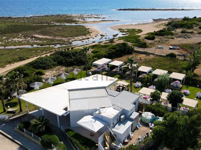 Locale Commerciale in vendita a Puglia, Lecce