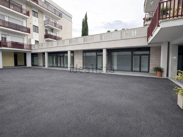 Locale Commerciale in vendita a Bastiola, Bastia Umbra