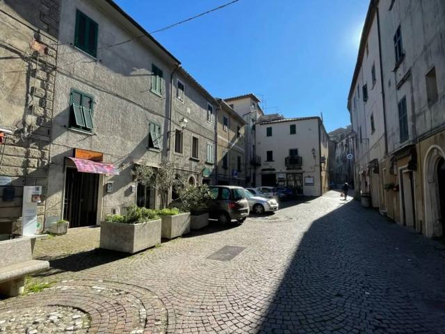 Locale Commerciale in vendita a Roccastrada, Grosseto