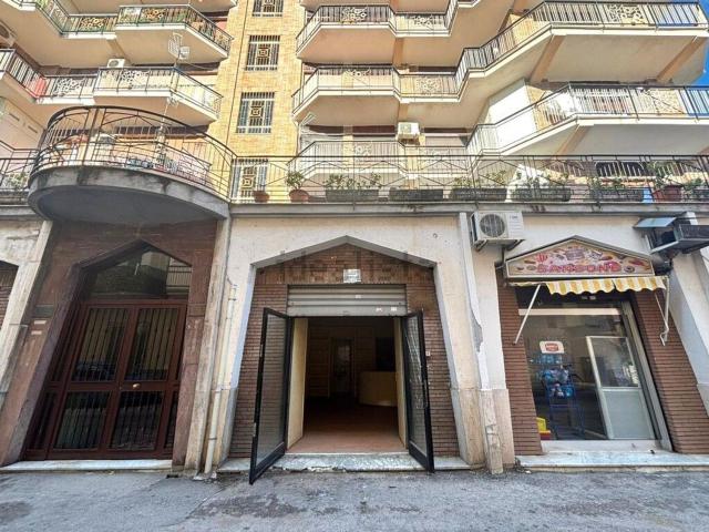 Locale Commerciale in vendita a Mugnano Di Napoli, Campania