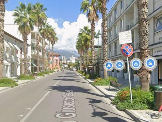 Locale Commerciale in vendita a Roma Imperiale, Forte Dei Marmi