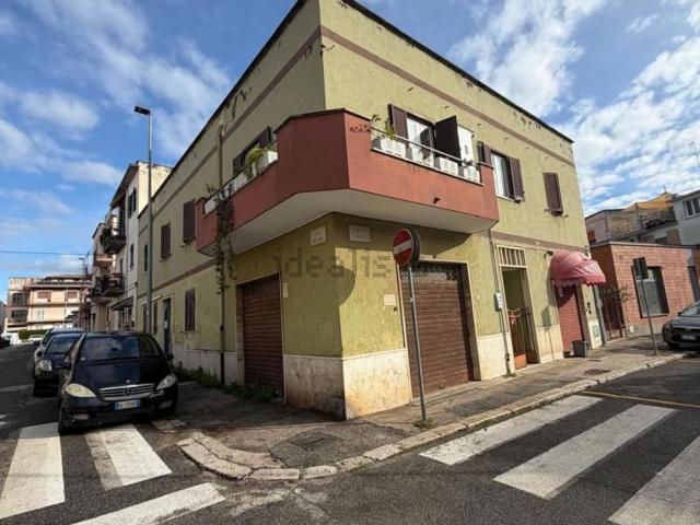 Locale Commerciale in vendita a Aprilia, Lazio