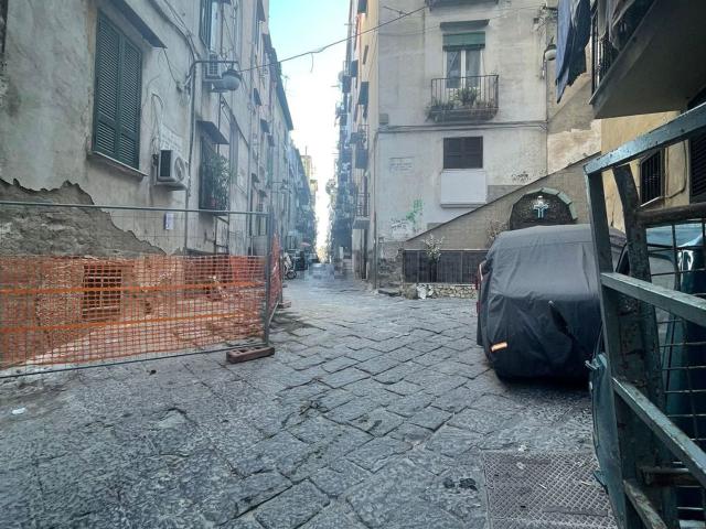 Locale Commerciale in vendita a Municipalità 2, Campania