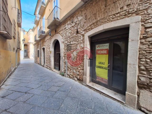 Locale Commerciale in vendita a Porta Rufina, Benevento