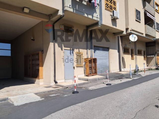 Locale Commerciale in vendita a San Giorgio-Librino-San Giuseppe la Rena-Zia Lisa-Villaggio Sant'Agata, Catania