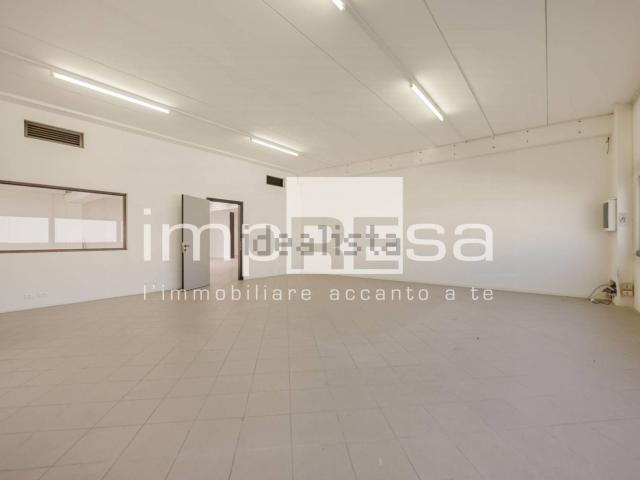Locale Commerciale in vendita a Mogliano Veneto, Veneto