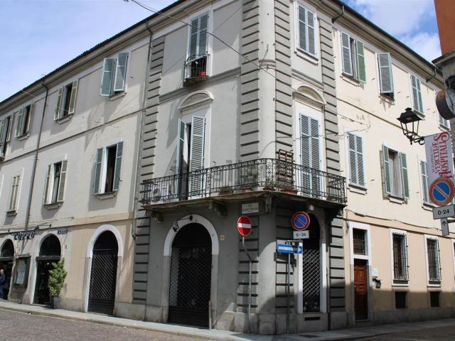 Locale Commerciale in vendita a Centro, Piemonte