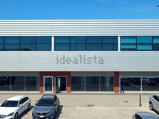 Locale Commerciale in vendita a Vedelago, Treviso