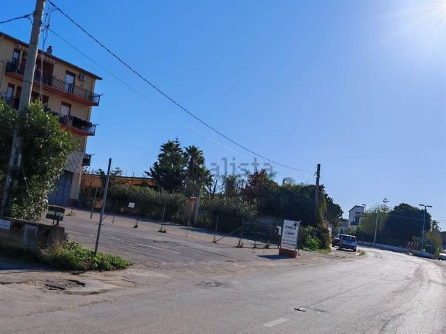 Locale Commerciale in vendita a Cannatello, Agrigento
