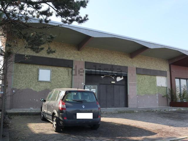 Locale Commerciale in vendita a Pieve di Cento, Bologna