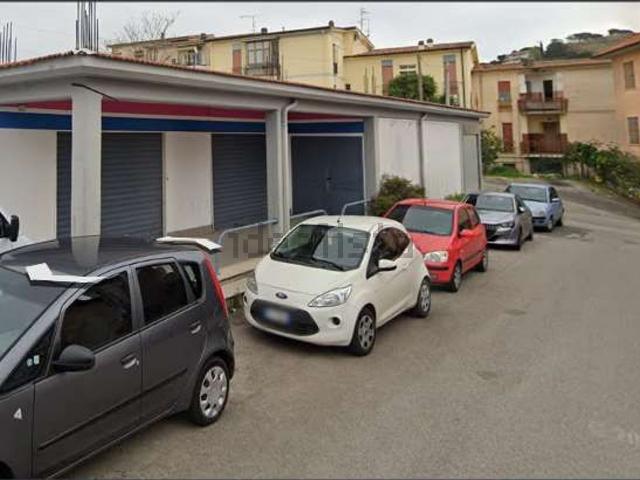 Locale Commerciale in vendita a Sezze, Lazio