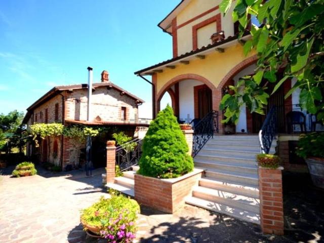 Locale Commerciale in vendita a Cetine Vecchie, Torrita di Siena