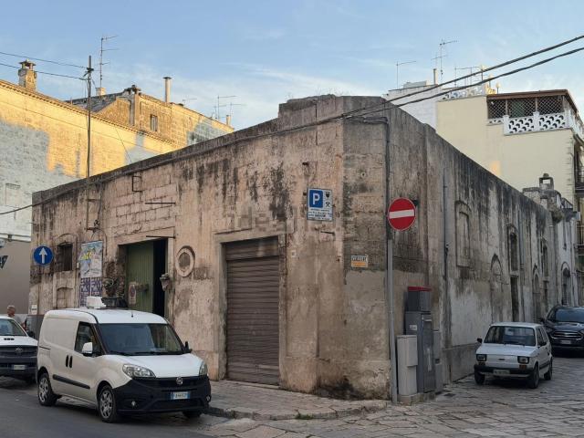 Locale Commerciale in vendita a Fasano, Brindisi