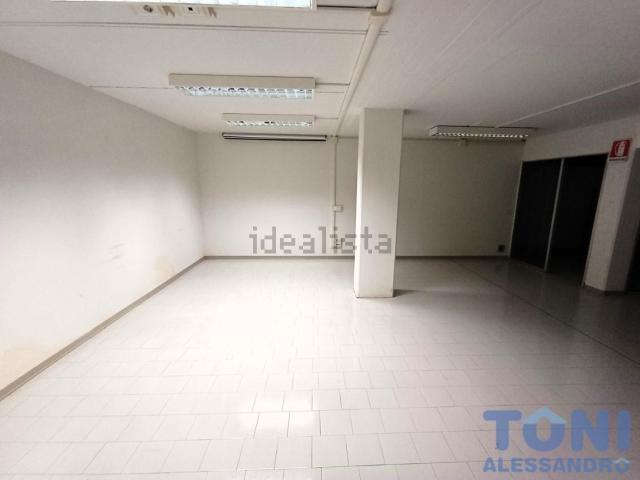 Locale Commerciale in vendita a Pontorme, Empoli