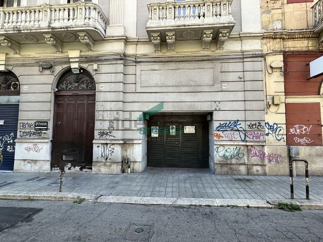 Locale Commerciale in vendita a Municipio 1, Puglia