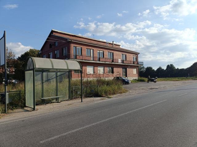 Locale Commerciale in vendita a Vaglierano Basso, Asti