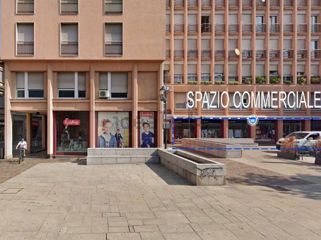 Locale Commerciale in vendita a San Rocco, Seregno