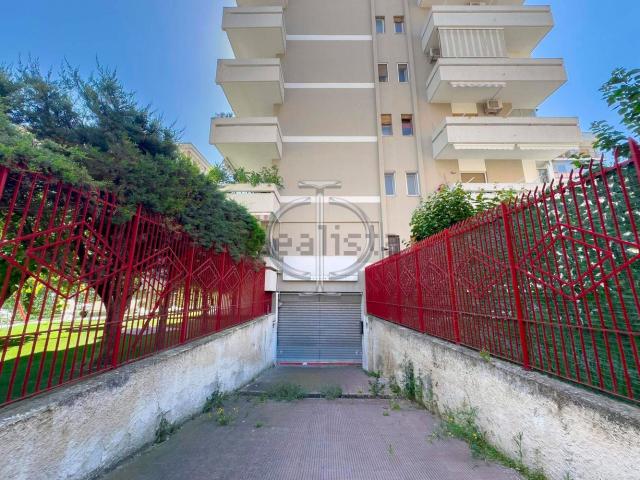 Locale Commerciale in vendita a San Pasquale, Bari