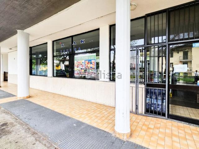 Locale Commerciale in vendita a Leno, Lombardia