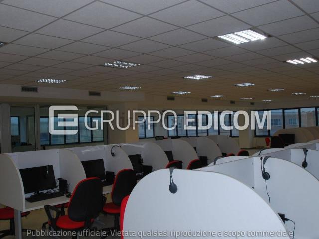 Locale Commerciale in vendita a Terni, Umbria
