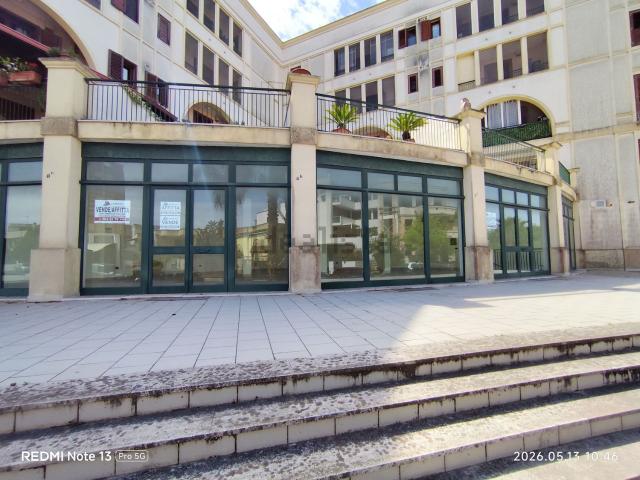 Locale Commerciale in vendita a Puglia, Lecce