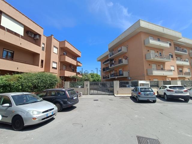 Locale Commerciale in vendita a Villaciambra, Monreale