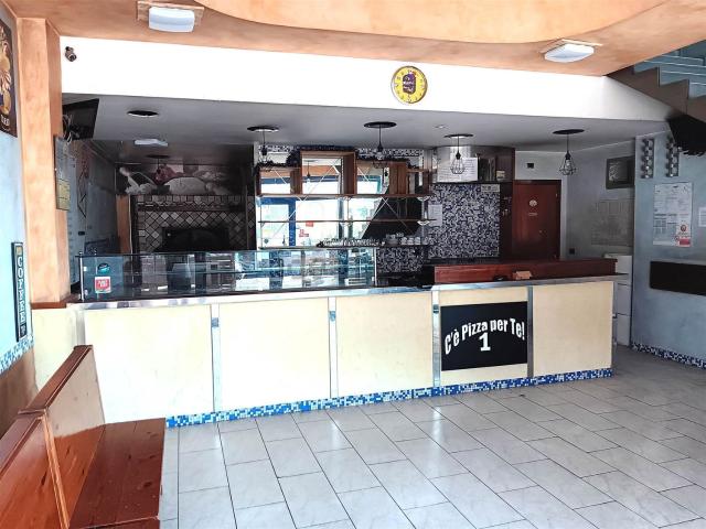 Locale Commerciale in vendita a Fontanini, Viareggio