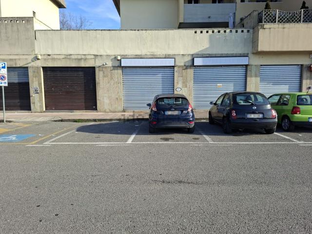 Locale Commerciale in vendita a Oreno, Vimercate