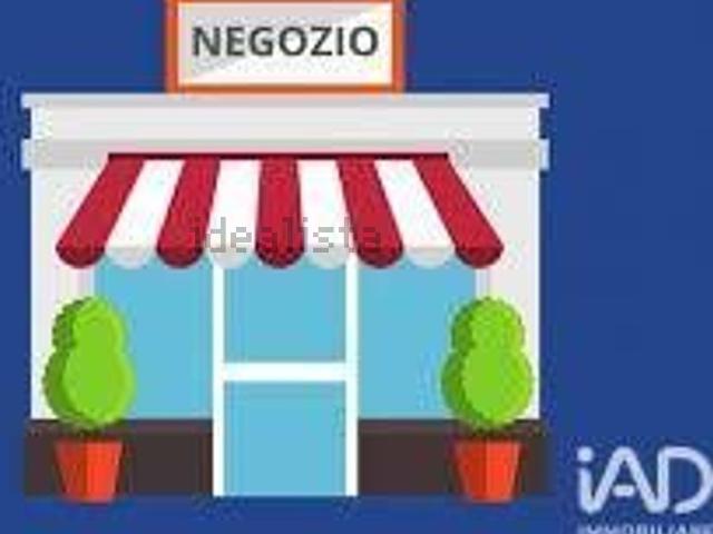 Locale Commerciale in vendita a Contrada del Leocorno, Siena