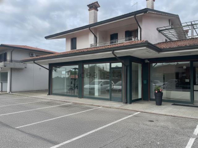 Locale Commerciale in vendita a Fonte, Altivole
