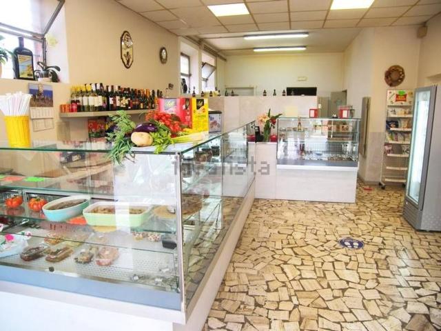 Locale Commerciale in vendita a Abbadia di Montepulciano, Abbadia Di Montepulciano