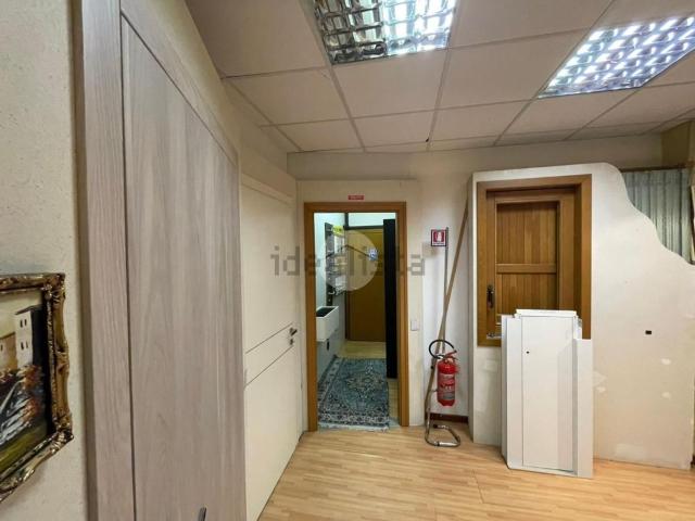 Locale Commerciale in vendita a Pedrengo, Lombardia