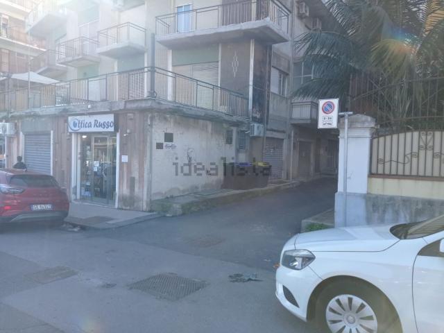 Locale Commerciale in vendita a III Circoscrizione, Messina