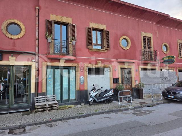 Locale Commerciale in vendita a Mortelle, Messina