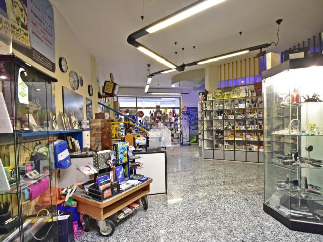 Locale Commerciale in vendita a Verdi, Macerata