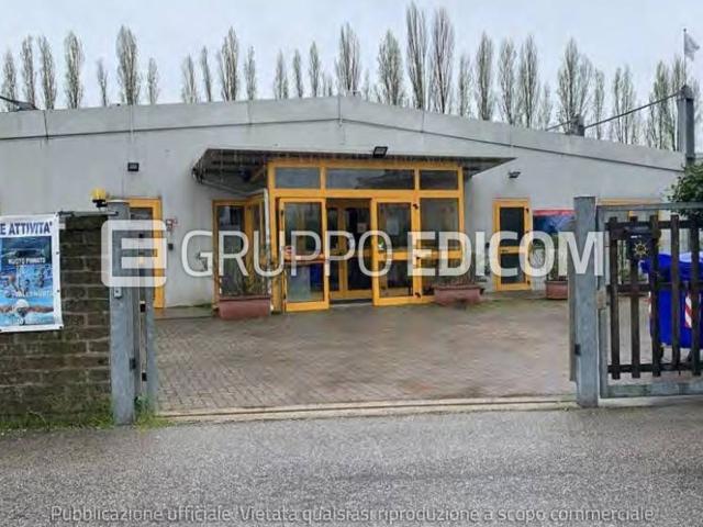 Locale Commerciale in vendita a Unione Alto Ferrarese, Bondeno