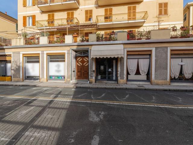 Locale Commerciale in vendita a Sampierdicanne, Chiavari