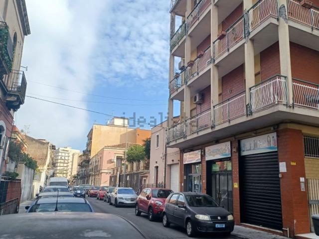Locale Commerciale in vendita a Picanello-Ognina-Barriera-Canalicchio, Catania