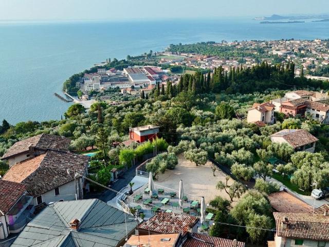 Locale Commerciale in vendita a Pulciano, Toscolano Maderno