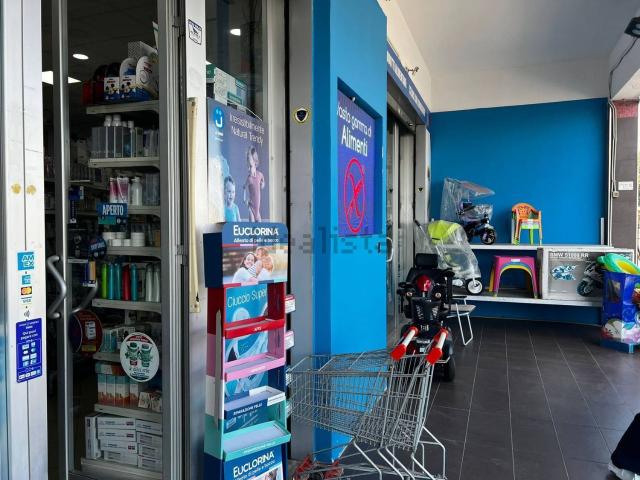 Locale Commerciale in vendita a Giugliano In Campania, Campania