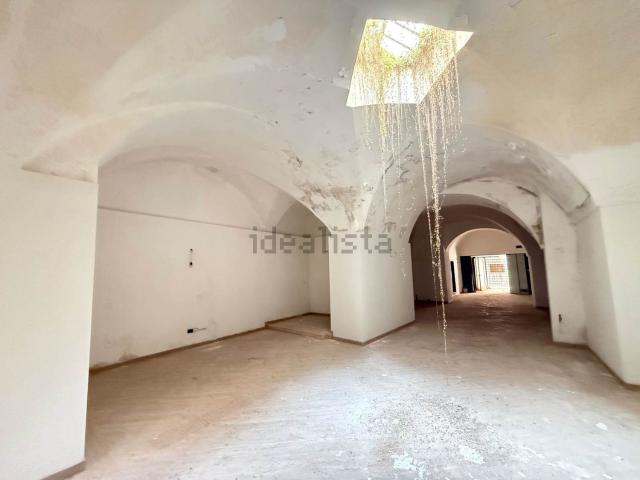 Locale Commerciale in vendita a Puglia, Lecce