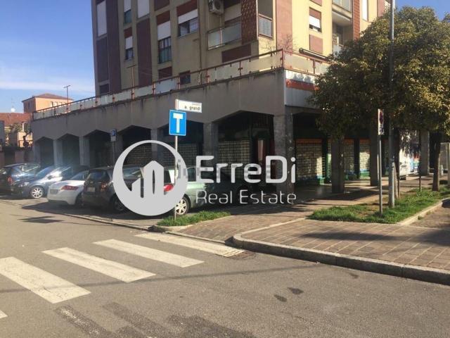 Locale Commerciale in vendita a Cavenago Brianza, Lombardia