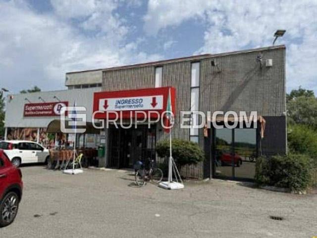 Locale Commerciale in vendita a Biandrate, Novara