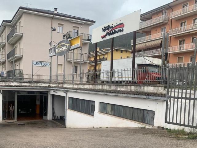 Locale Commerciale in vendita a Santa Barbara, Tornimparte