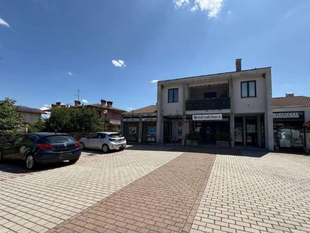 Locale Commerciale in vendita a Corte Franca, Lombardia