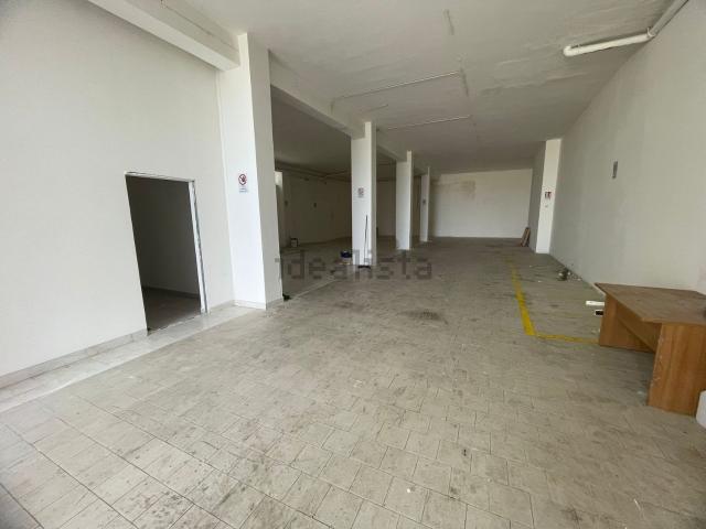 Locale Commerciale in vendita a Ottaviano, Campania