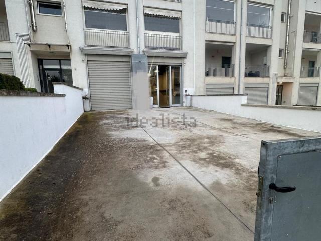 Locale Commerciale in vendita a Puglia, Brindisi