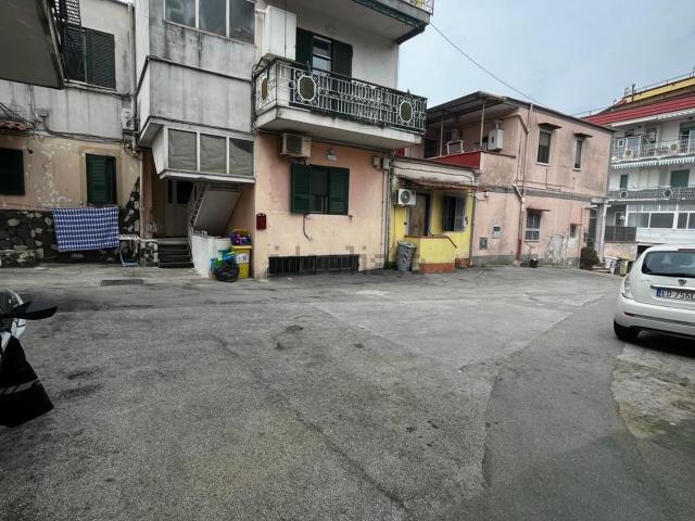 Locale Commerciale in vendita a Camaldoli, Campania